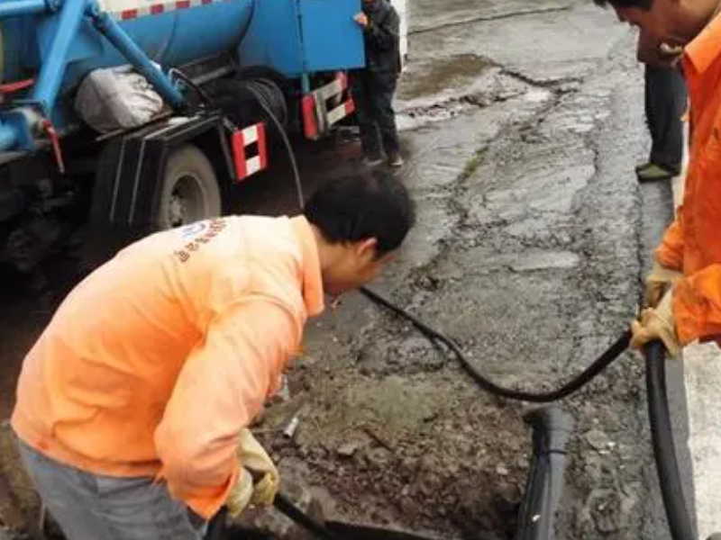蘭州高壓車吸污清理沉澱池清洗管道(dào)