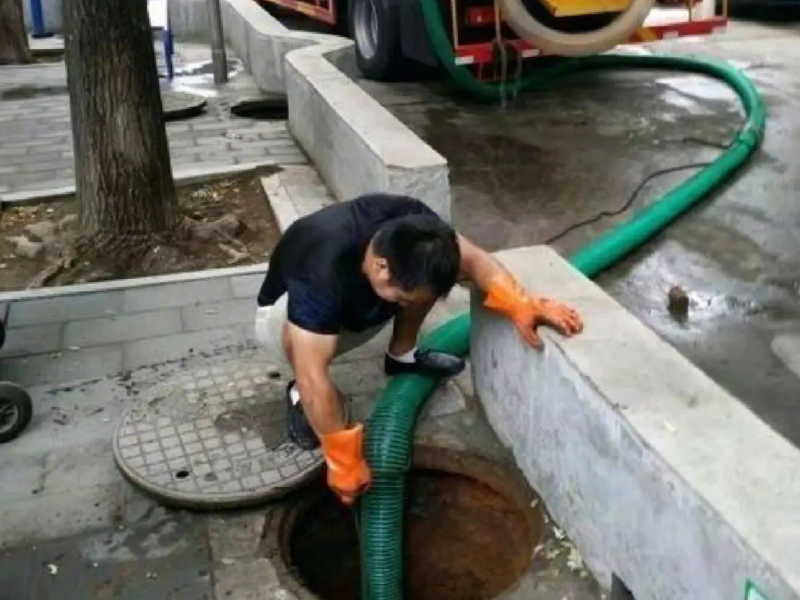 黃陂區清理化糞池公司（抽糞車）進(jìn)行全面(miàn)清理